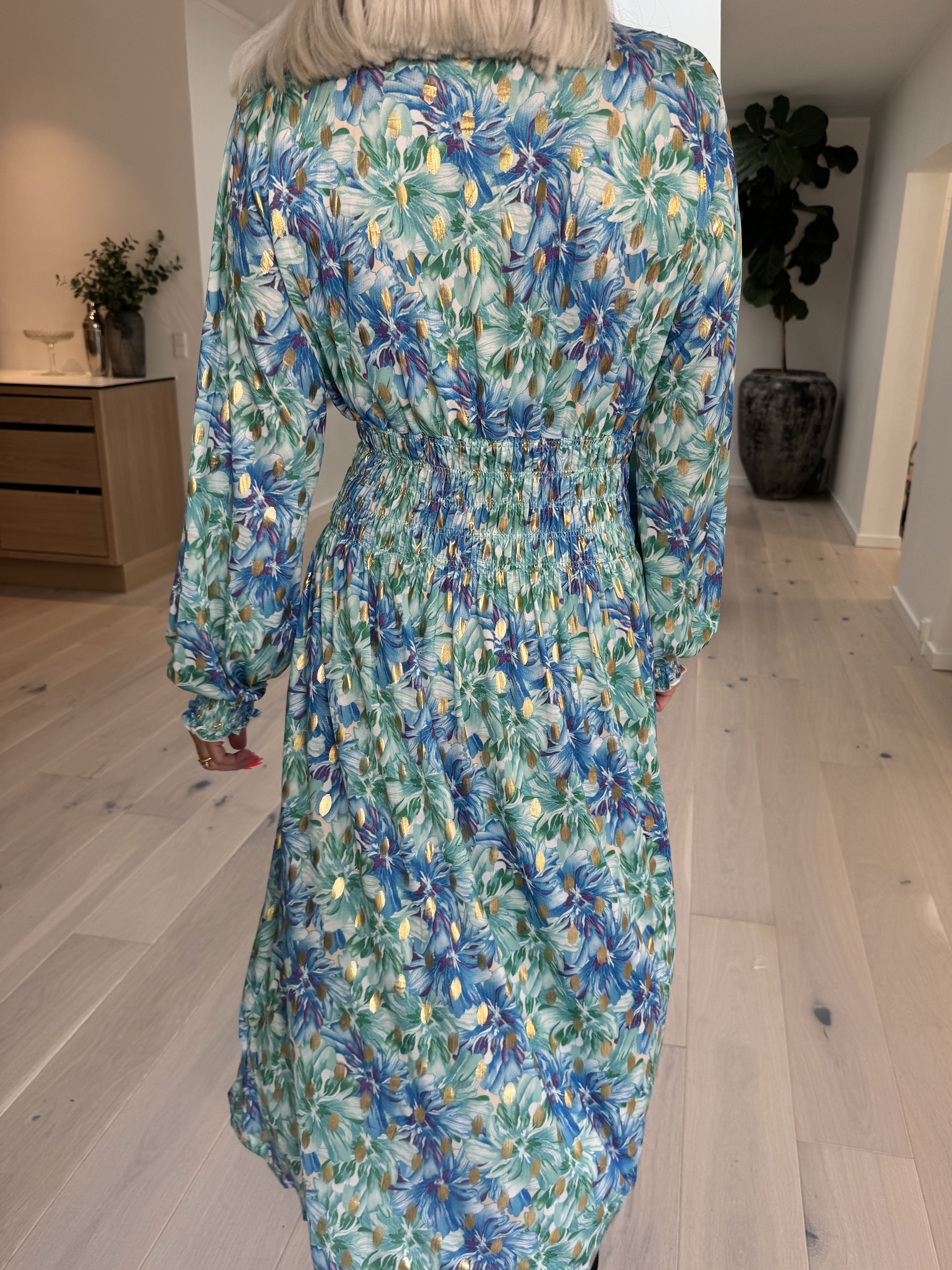 Pams Floral Midi L/S - Elastisk kjole i krølfrit stof